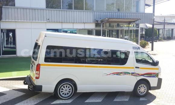 Acheter Occasion Voiture Toyota Hiace Blanc à Beitbridge, Matabeleland South Acheter Occasion Voiture Toyota Hiace Blanc à Beitbridge, Matabeleland South