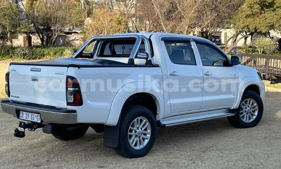 Tenga Tsaru Toyota Hilux Chena Mota in Beitbridge in Matabeleland South Tenga Tsaru Toyota Hilux Chena Mota in Beitbridge in Matabeleland South
