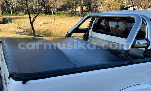 Tenga Tsaru Toyota Hilux Chena Mota in Beitbridge in Matabeleland South Tenga Tsaru Toyota Hilux Chena Mota in Beitbridge in Matabeleland South