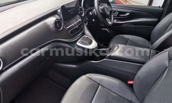 Acheter Occasion Voiture Mercedes‒Benz V-klasse Rouge à Borrowdale, Harare Acheter Occasion Voiture Mercedes‒Benz V-klasse Rouge à Borrowdale, Harare