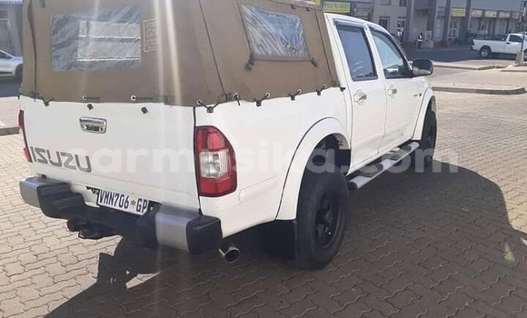 Acheter Occasion Voiture Isuzu KB Blanc à Beitbridge, Matabeleland South Acheter Occasion Voiture Isuzu KB Blanc à Beitbridge, Matabeleland South