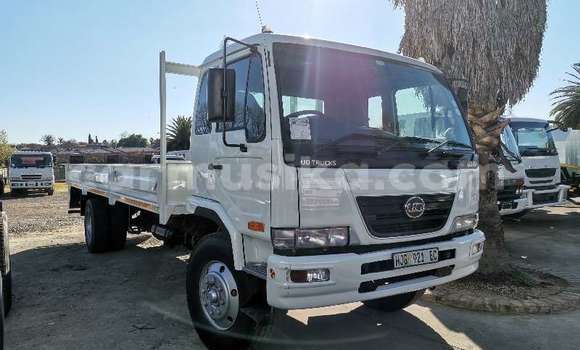 Nunua Ilio tumika Nissan UD Nyeupe Lori ndani ya Beitbridge nchini Matabeleland Kusini Nunua Ilio tumika Nissan UD Nyeupe Lori ndani ya Beitbridge nchini Matabeleland Kusini