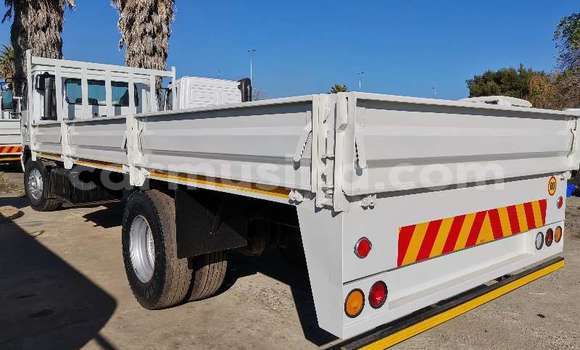 Nunua Ilio tumika Nissan UD Nyeupe Lori ndani ya Beitbridge nchini Matabeleland Kusini Nunua Ilio tumika Nissan UD Nyeupe Lori ndani ya Beitbridge nchini Matabeleland Kusini