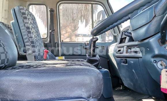 Nunua Ilio tumika Nissan UD Nyeupe Lori ndani ya Beitbridge nchini Matabeleland Kusini Nunua Ilio tumika Nissan UD Nyeupe Lori ndani ya Beitbridge nchini Matabeleland Kusini