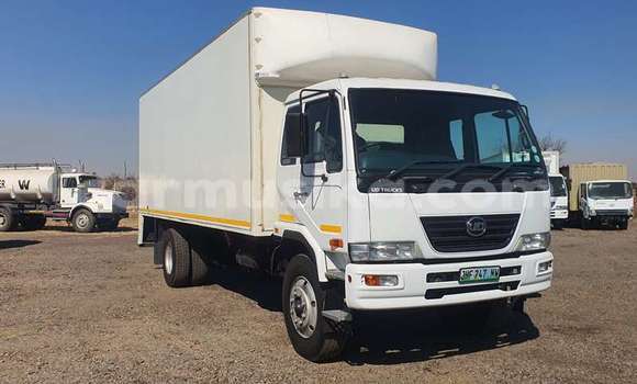 Nunua Ilio tumika Nissan UD Nyeupe Lori ndani ya Beitbridge nchini Matabeleland Kusini