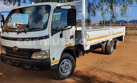 Buy Used Nissan UD White Truck in Beitbridge in Matabeleland South Buy Used Nissan UD White Truck in Beitbridge in Matabeleland South