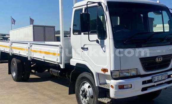 Nunua Ilio tumika Nissan UD Nyeupe Lori ndani ya Beitbridge nchini Matabeleland Kusini Nunua Ilio tumika Nissan UD Nyeupe Lori ndani ya Beitbridge nchini Matabeleland Kusini