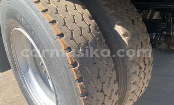 Nunua Ilio tumika Nissan UD Nyeupe Lori ndani ya Beitbridge nchini Matabeleland Kusini Nunua Ilio tumika Nissan UD Nyeupe Lori ndani ya Beitbridge nchini Matabeleland Kusini