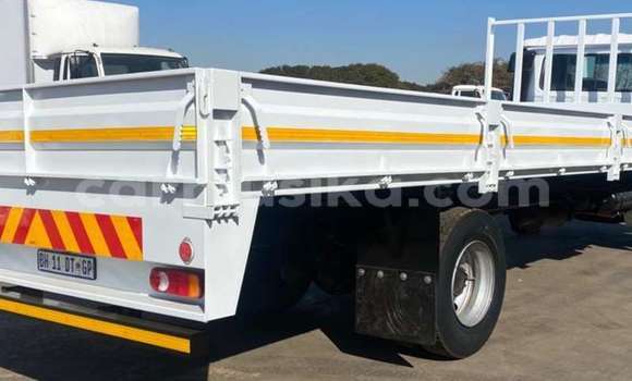 Nunua Ilio tumika Nissan UD Nyeupe Lori ndani ya Beitbridge nchini Matabeleland Kusini Nunua Ilio tumika Nissan UD Nyeupe Lori ndani ya Beitbridge nchini Matabeleland Kusini