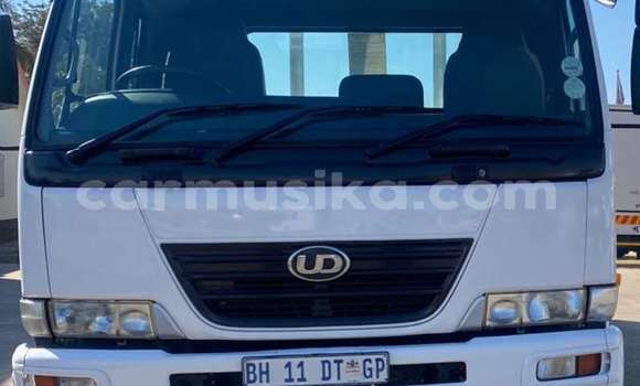 Nunua Ilio tumika Nissan UD Nyeupe Lori ndani ya Beitbridge nchini Matabeleland Kusini Nunua Ilio tumika Nissan UD Nyeupe Lori ndani ya Beitbridge nchini Matabeleland Kusini