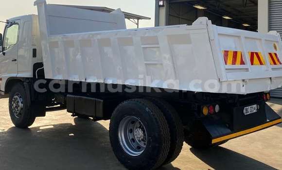 Buy Used Hino 300 Series White Truck in Beitbridge in Matabeleland South Buy Used Hino 300 Series White Truck in Beitbridge in Matabeleland South