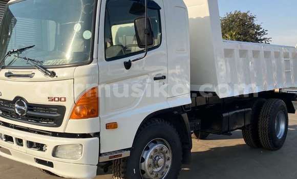 Buy Used Hino 300 Series White Truck in Beitbridge in Matabeleland South Buy Used Hino 300 Series White Truck in Beitbridge in Matabeleland South