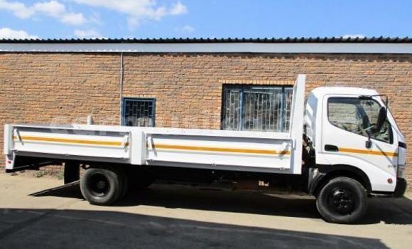 Acheter Occasion Utilitaire Toyota Dyna Blanc à Beitbridge, Matabeleland South Acheter Occasion Utilitaire Toyota Dyna Blanc à Beitbridge, Matabeleland South