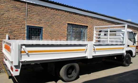 Acheter Occasion Utilitaire Toyota Dyna Blanc à Beitbridge, Matabeleland South Acheter Occasion Utilitaire Toyota Dyna Blanc à Beitbridge, Matabeleland South