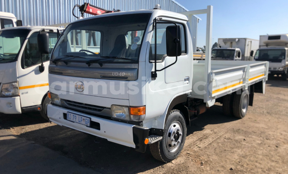 Nunua Ilio tumika Nissan UD Nyeupe Lori ndani ya Beitbridge nchini Matabeleland Kusini