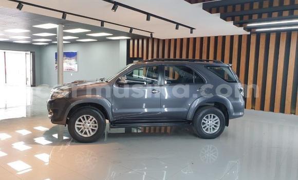 Acheter Occasion Voiture Toyota Fortuner Gris à Beitbridge, Matabeleland South Acheter Occasion Voiture Toyota Fortuner Gris à Beitbridge, Matabeleland South