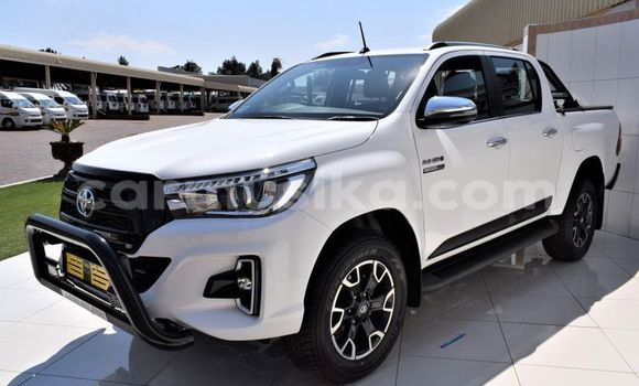 Buy Used Toyota Hilux White Car in Beitbridge in Matabeleland South