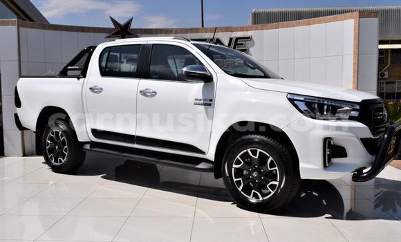 Buy Used Toyota Hilux White Car in Beitbridge in Matabeleland South Buy Used Toyota Hilux White Car in Beitbridge in Matabeleland South