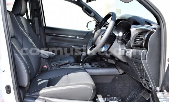 Buy Used Toyota Hilux White Car in Beitbridge in Matabeleland South Buy Used Toyota Hilux White Car in Beitbridge in Matabeleland South