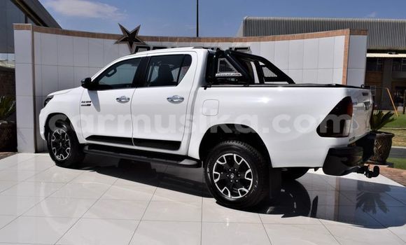 Buy Used Toyota Hilux White Car in Beitbridge in Matabeleland South Buy Used Toyota Hilux White Car in Beitbridge in Matabeleland South