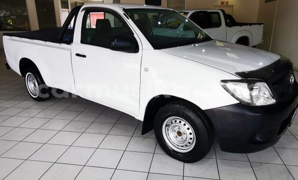 Buy Used Toyota Hilux White Car in Beitbridge in Matabeleland South Buy Used Toyota Hilux White Car in Beitbridge in Matabeleland South