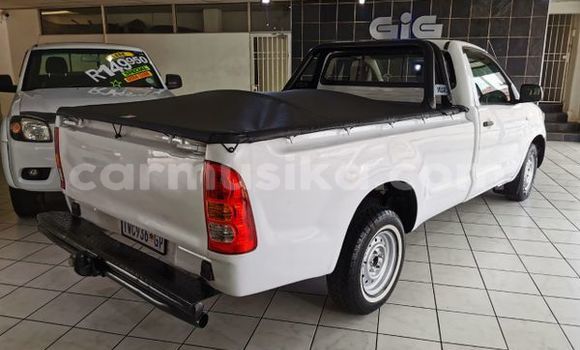 Buy Used Toyota Hilux White Car in Beitbridge in Matabeleland South Buy Used Toyota Hilux White Car in Beitbridge in Matabeleland South