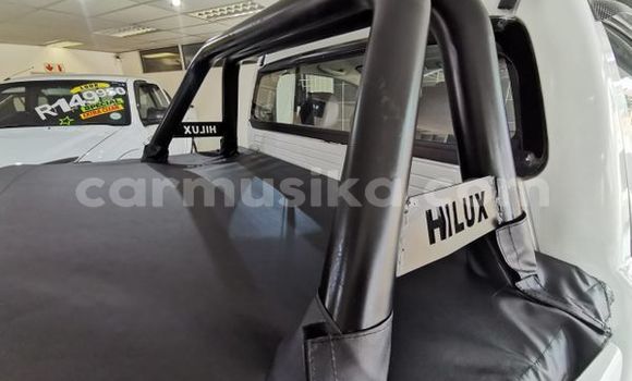 Buy Used Toyota Hilux White Car in Beitbridge in Matabeleland South Buy Used Toyota Hilux White Car in Beitbridge in Matabeleland South