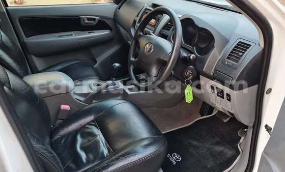 Buy Used Toyota Hilux White Car in Beitbridge in Matabeleland South Buy Used Toyota Hilux White Car in Beitbridge in Matabeleland South