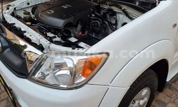 Buy Used Toyota Hilux White Car in Beitbridge in Matabeleland South Buy Used Toyota Hilux White Car in Beitbridge in Matabeleland South