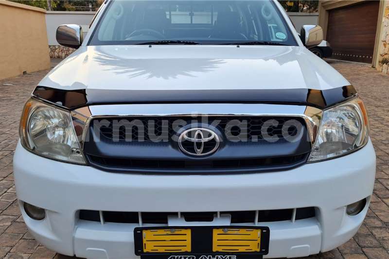 Big with watermark toyota hilux matabeleland south beitbridge 24456