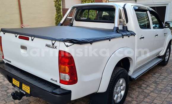 Buy Used Toyota Hilux White Car in Beitbridge in Matabeleland South Buy Used Toyota Hilux White Car in Beitbridge in Matabeleland South
