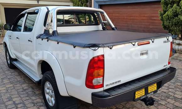 Buy Used Toyota Hilux White Car in Beitbridge in Matabeleland South Buy Used Toyota Hilux White Car in Beitbridge in Matabeleland South