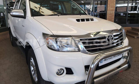 Buy Used Toyota Hilux White Car in Beitbridge in Matabeleland South