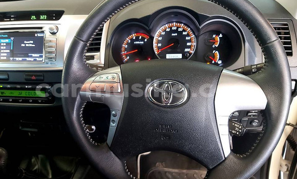 Buy Used Toyota Hilux White Car in Beitbridge in Matabeleland South Buy Used Toyota Hilux White Car in Beitbridge in Matabeleland South