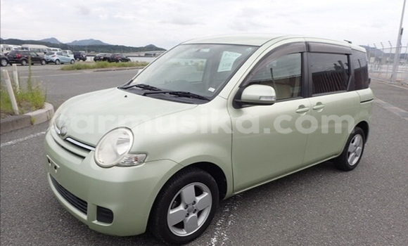 Nunua Ilio tumika Toyota Sienta Kijani Gari ndani ya Beitbridge nchini Matabeleland Kusini