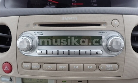 Acheter Occasion Voiture Toyota Sienta Vert à Beitbridge, Matabeleland South Acheter Occasion Voiture Toyota Sienta Vert à Beitbridge, Matabeleland South