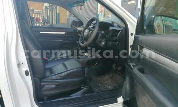 Nunua Ilio tumika Toyota Hilux Nyeupe Gari ndani ya Beitbridge nchini Matabeleland Kusini Nunua Ilio tumika Toyota Hilux Nyeupe Gari ndani ya Beitbridge nchini Matabeleland Kusini