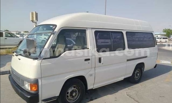 Buy Used Nissan Caravan White Car in Beitbridge in Matabeleland South