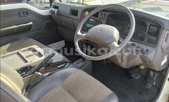 Acheter Occasion Voiture Nissan Caravan Blanc à Beitbridge, Matabeleland South Acheter Occasion Voiture Nissan Caravan Blanc à Beitbridge, Matabeleland South
