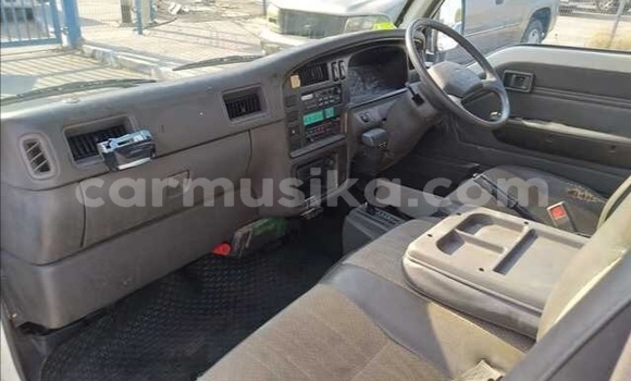 Acheter Occasion Voiture Nissan Caravan Blanc à Beitbridge, Matabeleland South Acheter Occasion Voiture Nissan Caravan Blanc à Beitbridge, Matabeleland South