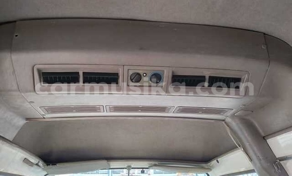 Acheter Occasion Voiture Nissan Caravan Blanc à Beitbridge, Matabeleland South Acheter Occasion Voiture Nissan Caravan Blanc à Beitbridge, Matabeleland South