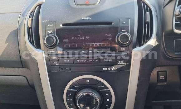 Nunua Ilio tumika Isuzu KB Bluu Gari ndani ya Beitbridge nchini Matabeleland Kusini Nunua Ilio tumika Isuzu KB Bluu Gari ndani ya Beitbridge nchini Matabeleland Kusini