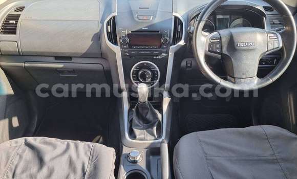 Nunua Ilio tumika Isuzu KB Bluu Gari ndani ya Beitbridge nchini Matabeleland Kusini Nunua Ilio tumika Isuzu KB Bluu Gari ndani ya Beitbridge nchini Matabeleland Kusini