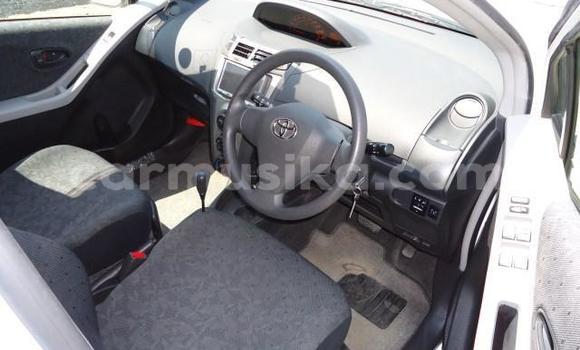 Nunua Ilio tumika Toyota Vitz Nyeupe Gari ndani ya Beitbridge nchini Matabeleland Kusini Nunua Ilio tumika Toyota Vitz Nyeupe Gari ndani ya Beitbridge nchini Matabeleland Kusini