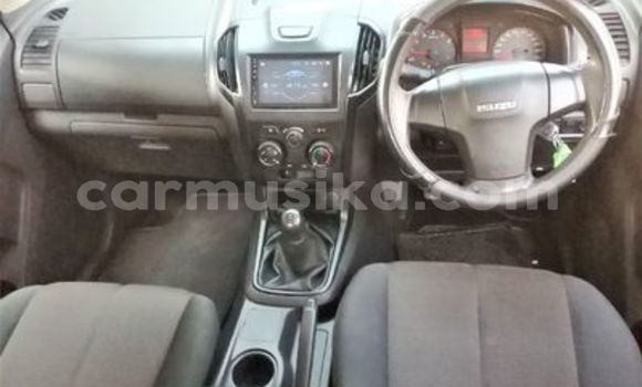 Nunua Ilio tumika Isuzu D–MAX Nyekundu Gari ndani ya Beitbridge nchini Matabeleland Kusini Nunua Ilio tumika Isuzu D–MAX Nyekundu Gari ndani ya Beitbridge nchini Matabeleland Kusini