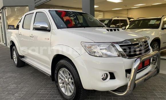 Buy Used Toyota Hilux White Car in Beitbridge in Matabeleland South