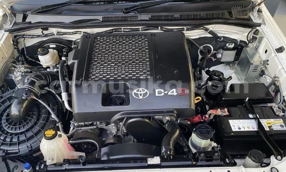 Nunua Ilio tumika Toyota Hilux Nyeupe Gari ndani ya Beitbridge nchini Matabeleland Kusini Nunua Ilio tumika Toyota Hilux Nyeupe Gari ndani ya Beitbridge nchini Matabeleland Kusini