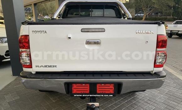 Nunua Ilio tumika Toyota Hilux Nyeupe Gari ndani ya Beitbridge nchini Matabeleland Kusini Nunua Ilio tumika Toyota Hilux Nyeupe Gari ndani ya Beitbridge nchini Matabeleland Kusini