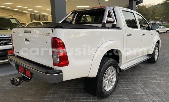 Nunua Ilio tumika Toyota Hilux Nyeupe Gari ndani ya Beitbridge nchini Matabeleland Kusini Nunua Ilio tumika Toyota Hilux Nyeupe Gari ndani ya Beitbridge nchini Matabeleland Kusini