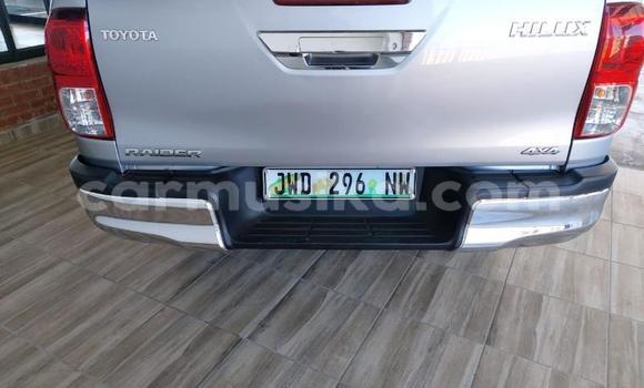 Acheter Occasion Voiture Toyota Hilux Gris à Beitbridge, Matabeleland South Acheter Occasion Voiture Toyota Hilux Gris à Beitbridge, Matabeleland South